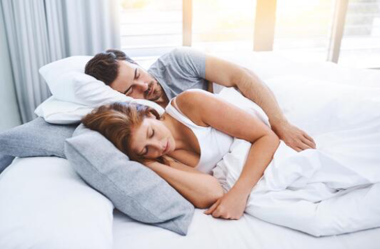 A technical diagram illustrating how Yu Sleep optimizes the brain’s sleep pressure system to facilitate seamless transitions into deep REM cycles.